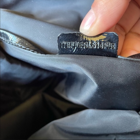 Burberry Victoria Beat Check Nova Tote Bag - Picture 15 of 16